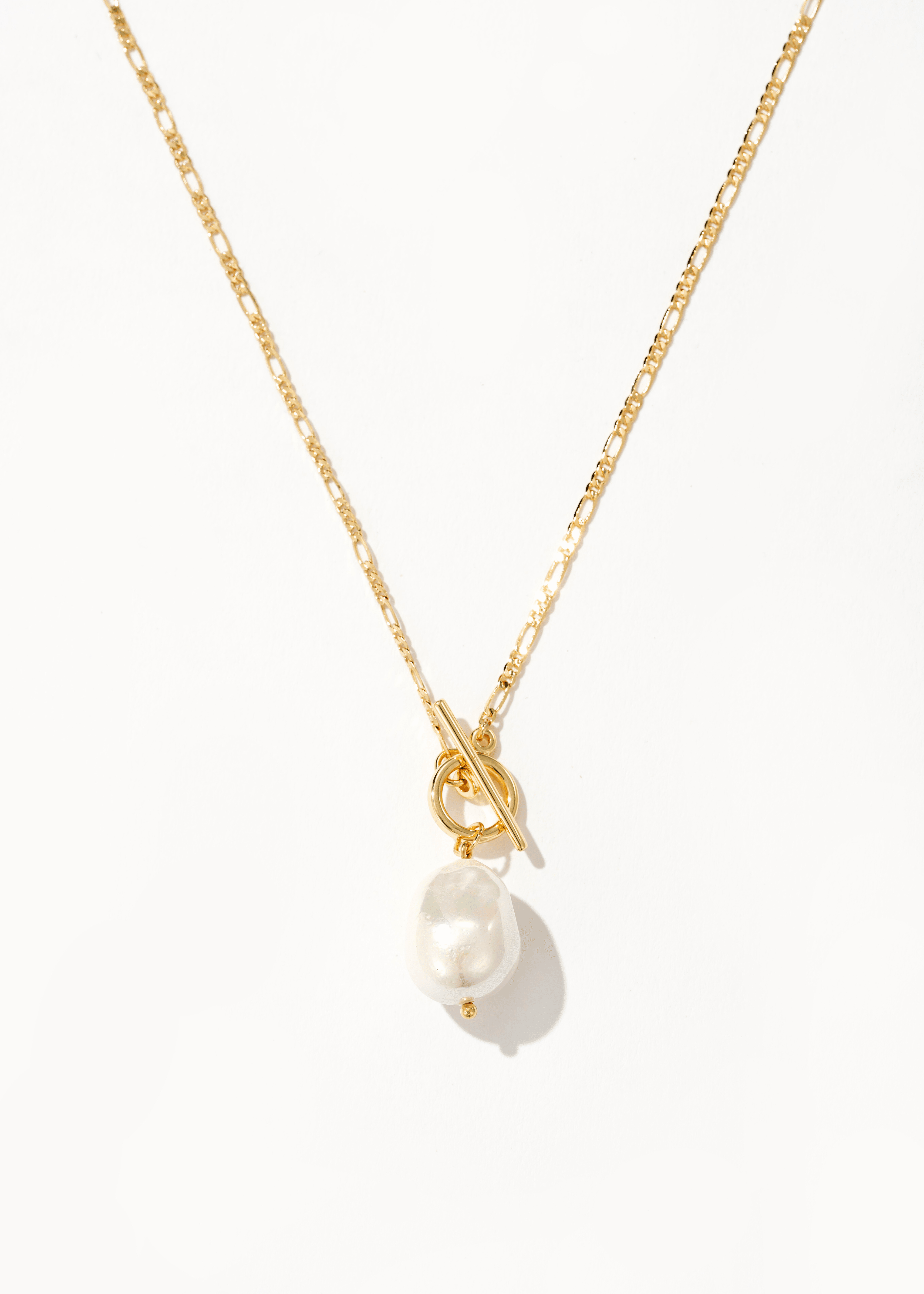 Collana Elegante con Perla Dorata
