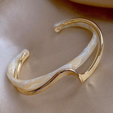 Adriana - Bracciale elegante con opale bianca e placcatura in oro